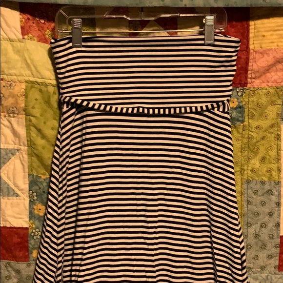 Versatile, striped, strapless dress - Picture 3 of 5